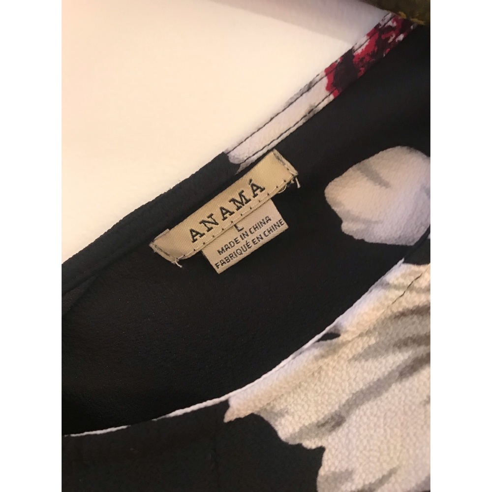 Black and white floral Anamá flowy blouse. - Picture 3 of 4